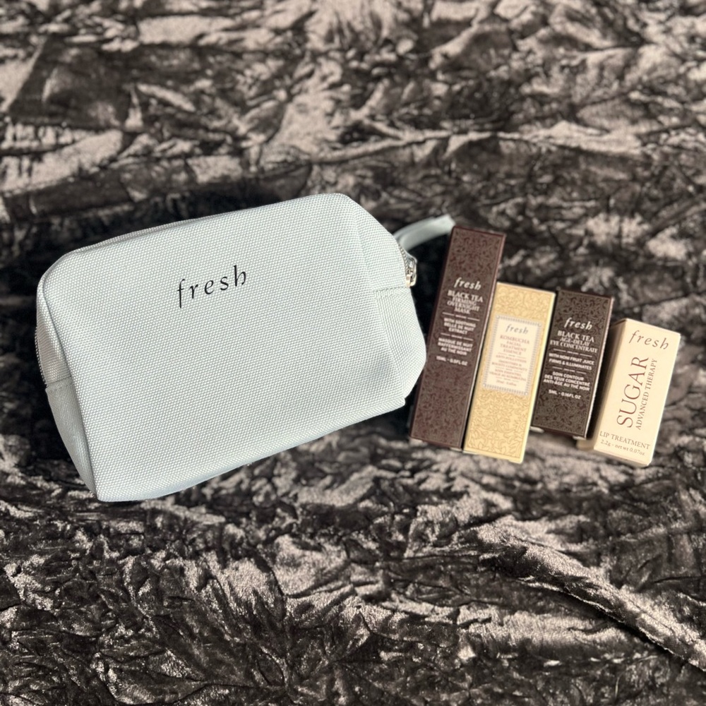 NEW Fresh cosmetic bag with travel size face care, 6 piece set